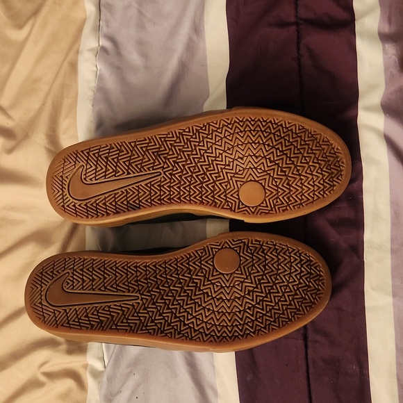 Nike shoes - Picture 4 of 5